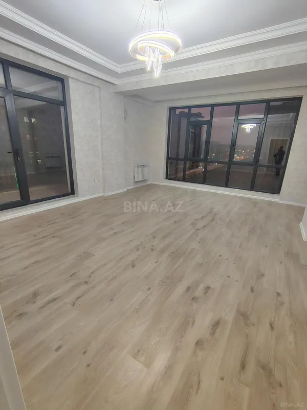 Kirayə verilir 2 otaqlı mənzil 102 m²