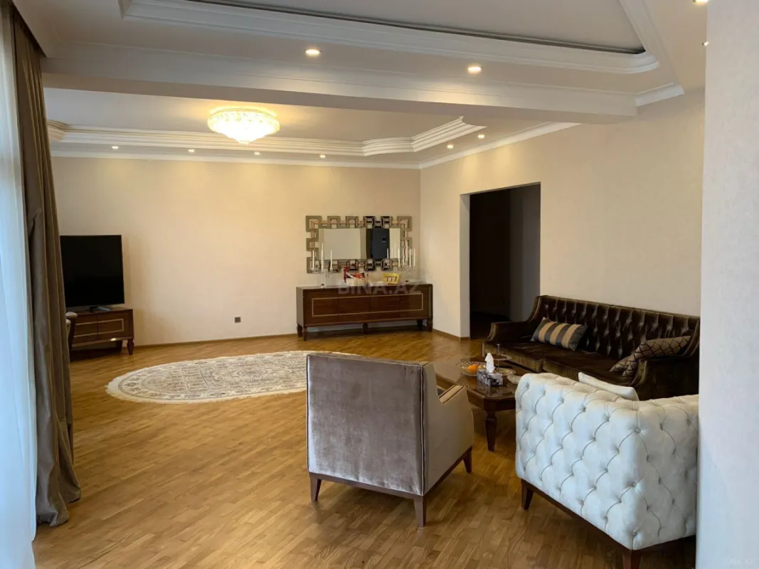 Satılır 4 otaqlı mənzil 206 m²