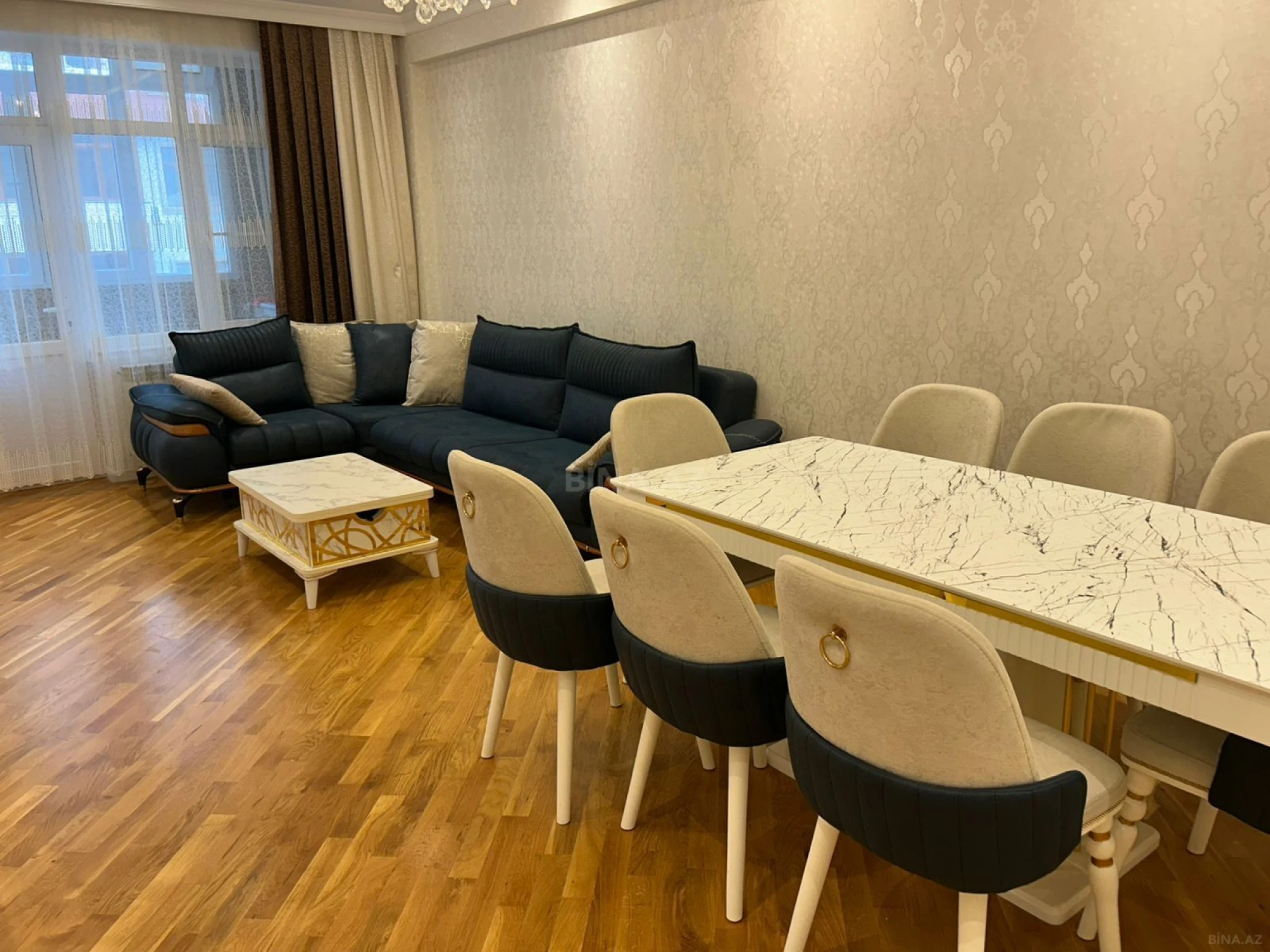 Satılır 4 otaqlı mənzil 136 m²