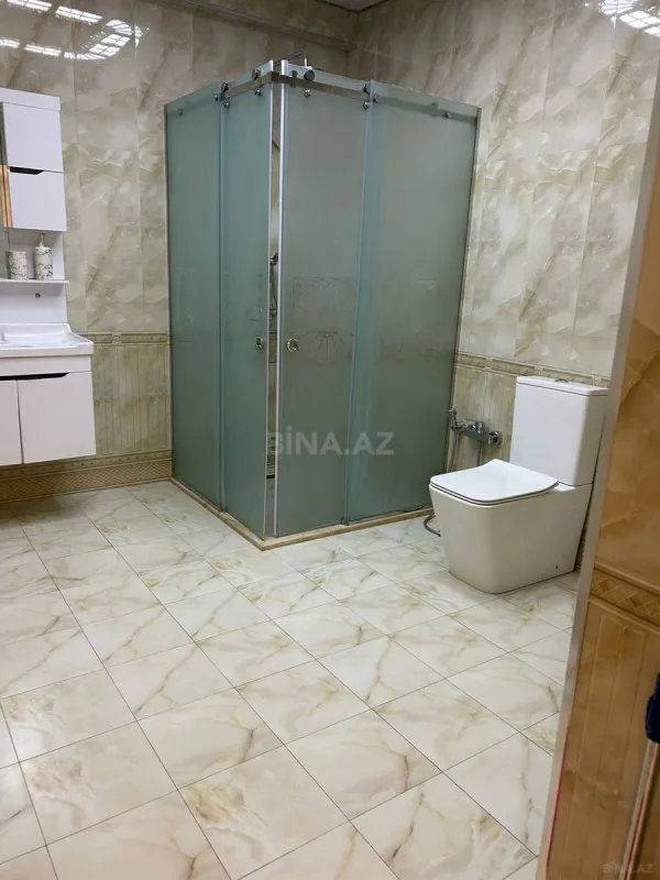 Satılır 4 otaqlı mənzil 136 m²
