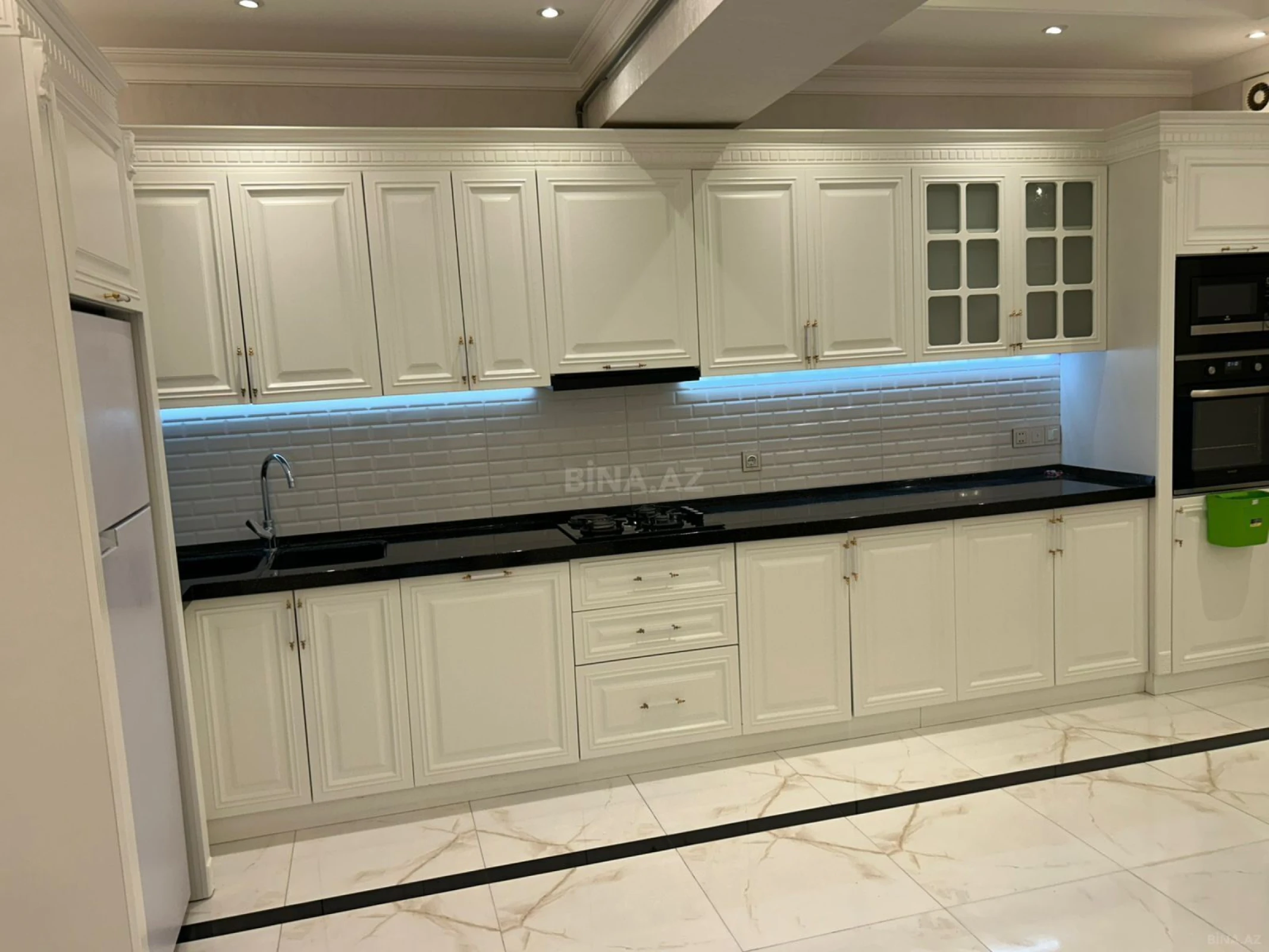 Satılır 4 otaqlı mənzil 136 m²