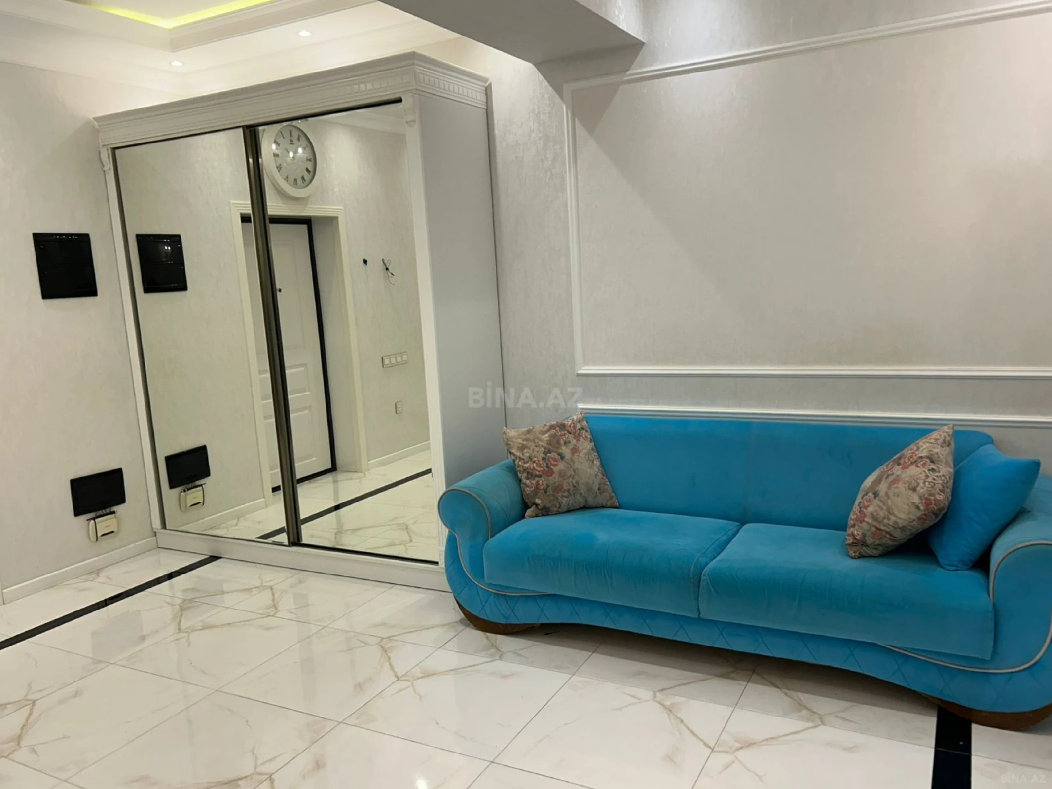 Satılır 4 otaqlı mənzil 136 m²