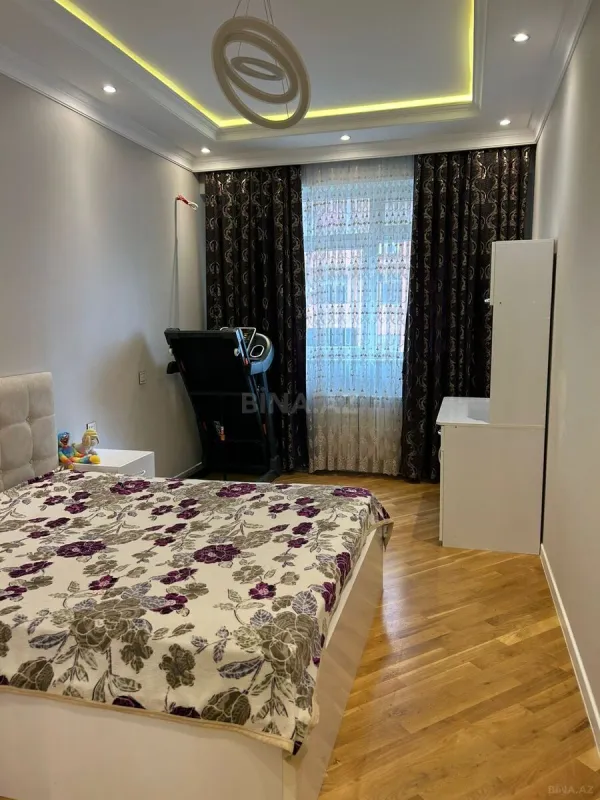 Satılır 4 otaqlı mənzil 136 m²
