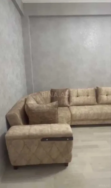 Kirayə verilir 2 otaqlı mənzil 105 m²
