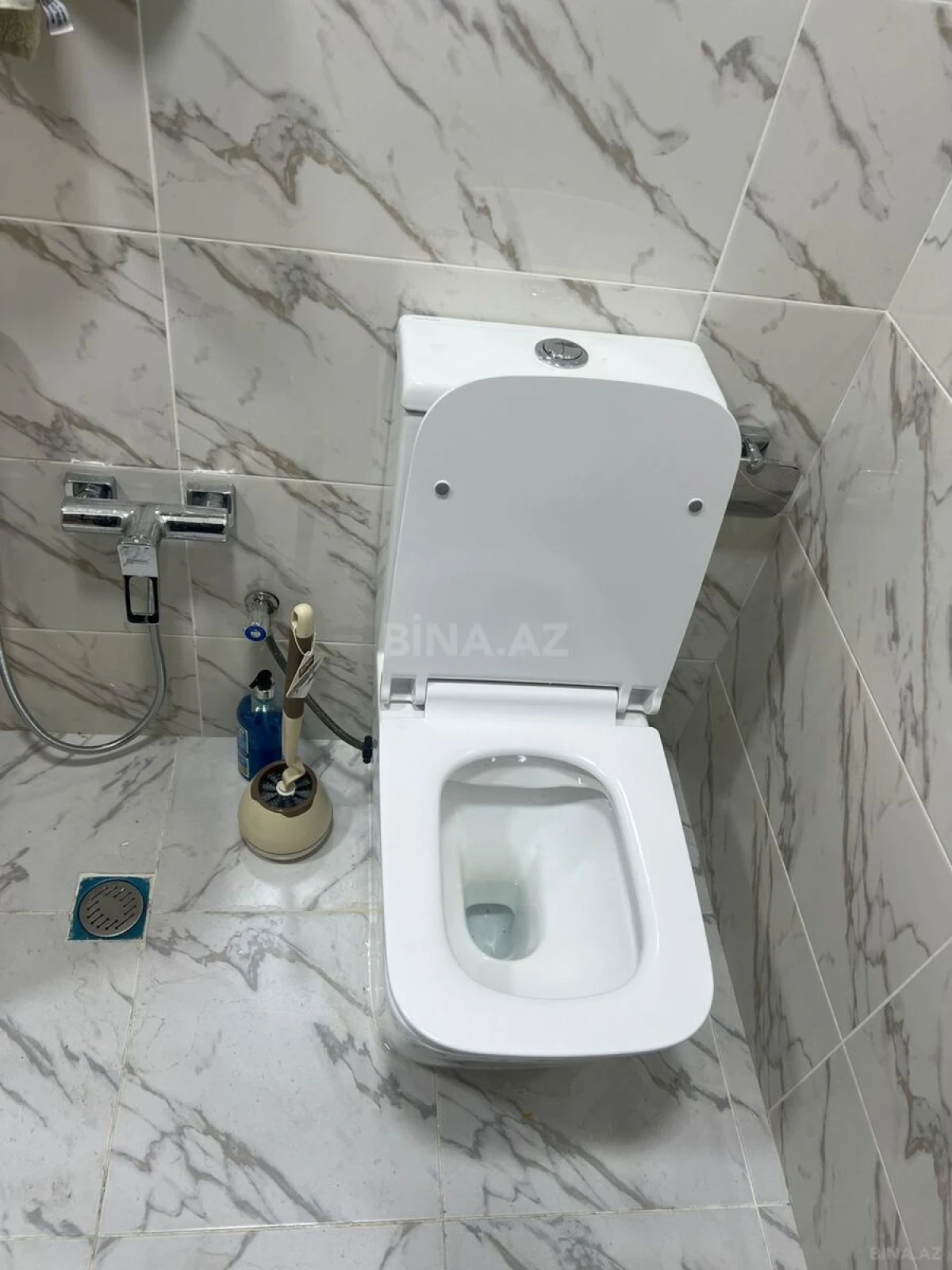 Kirayə verilir 2 otaqlı mənzil 105 m²