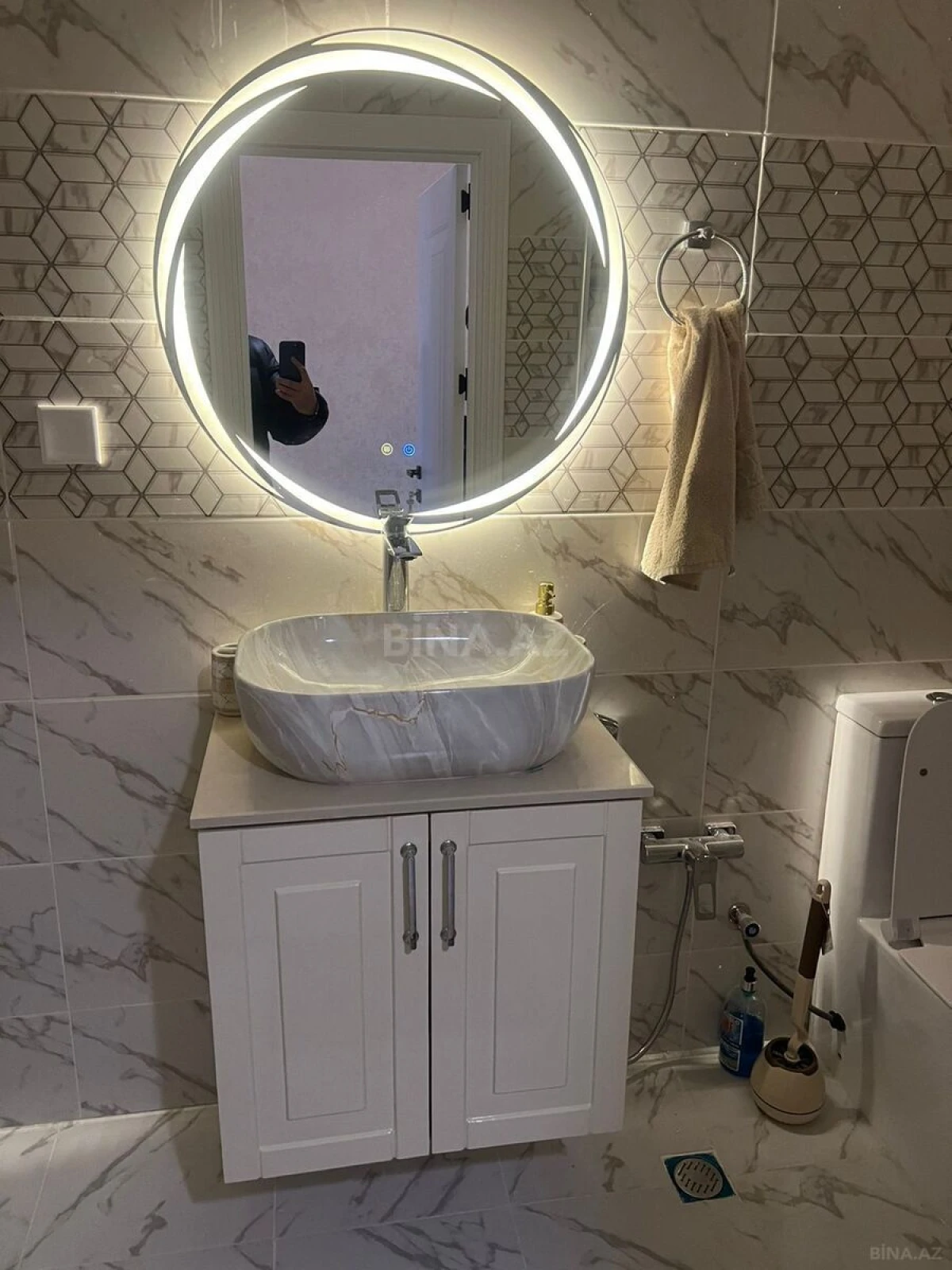 Kirayə verilir 2 otaqlı mənzil 105 m²