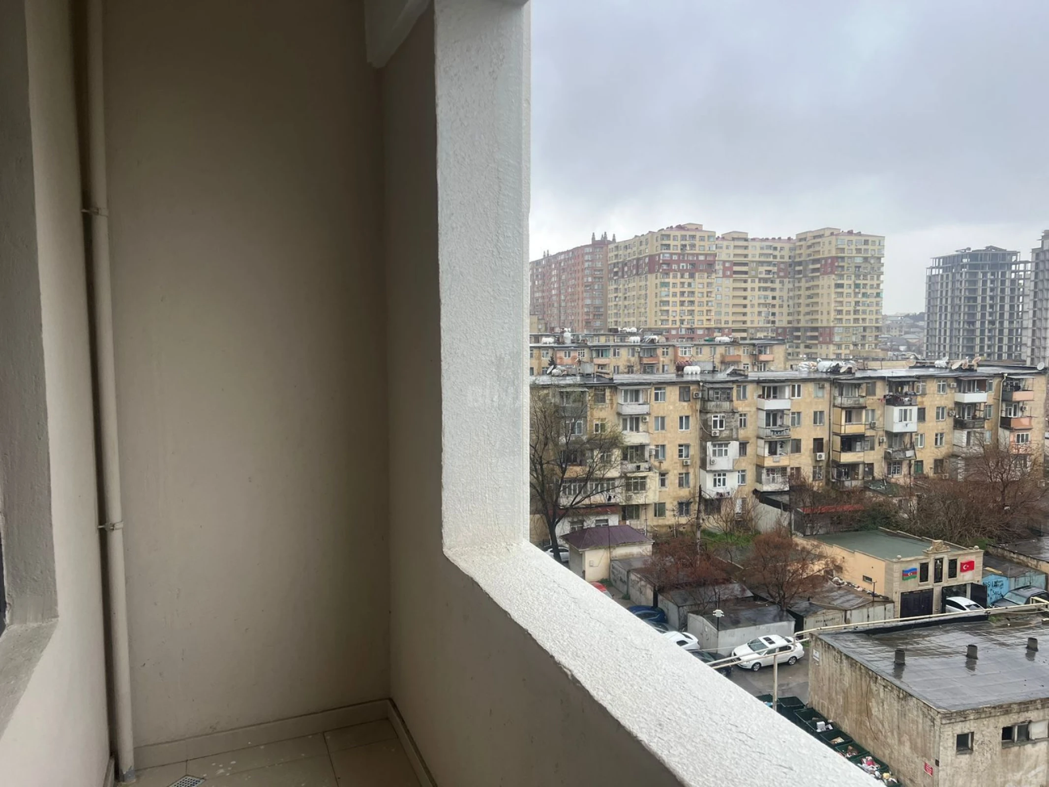 Kirayə verilir 2 otaqlı mənzil 105 m²