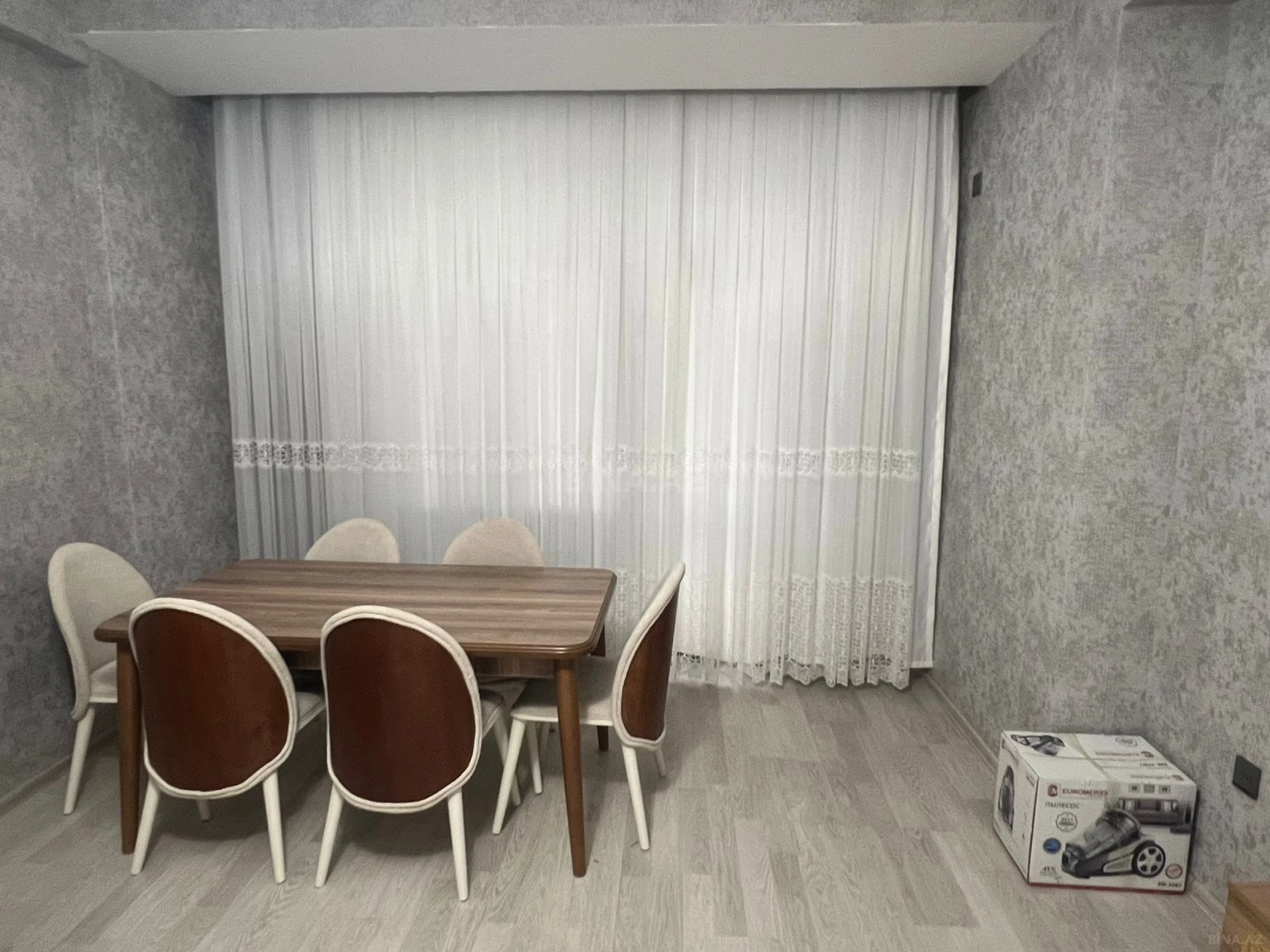 Kirayə verilir 2 otaqlı mənzil 105 m²