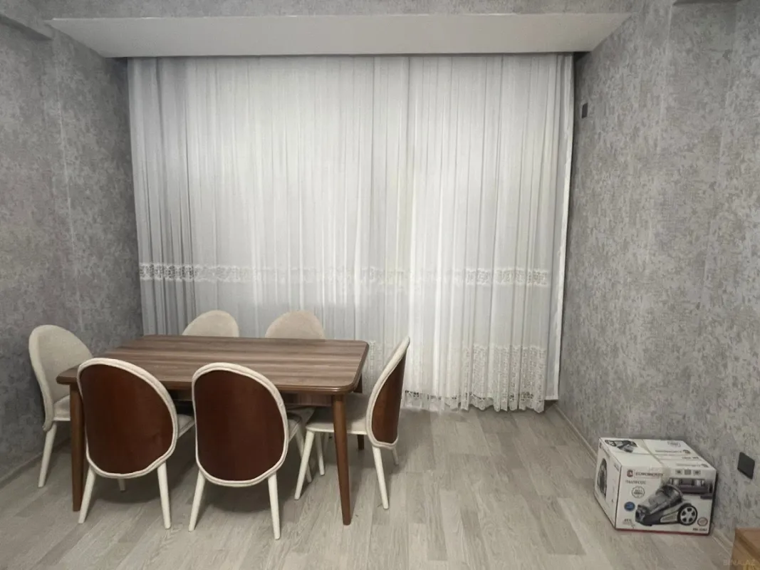 Kirayə verilir 2 otaqlı mənzil 105 m²