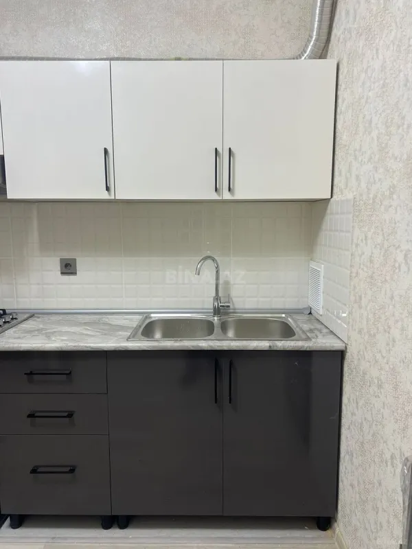 Kirayə verilir 2 otaqlı mənzil 105 m²