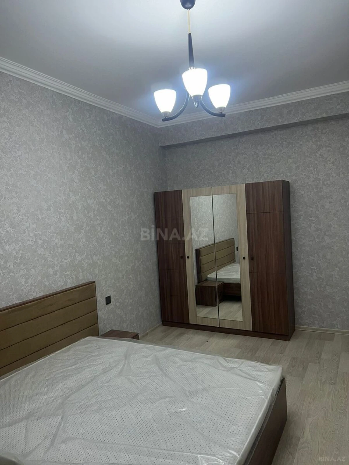 Kirayə verilir 2 otaqlı mənzil 105 m²