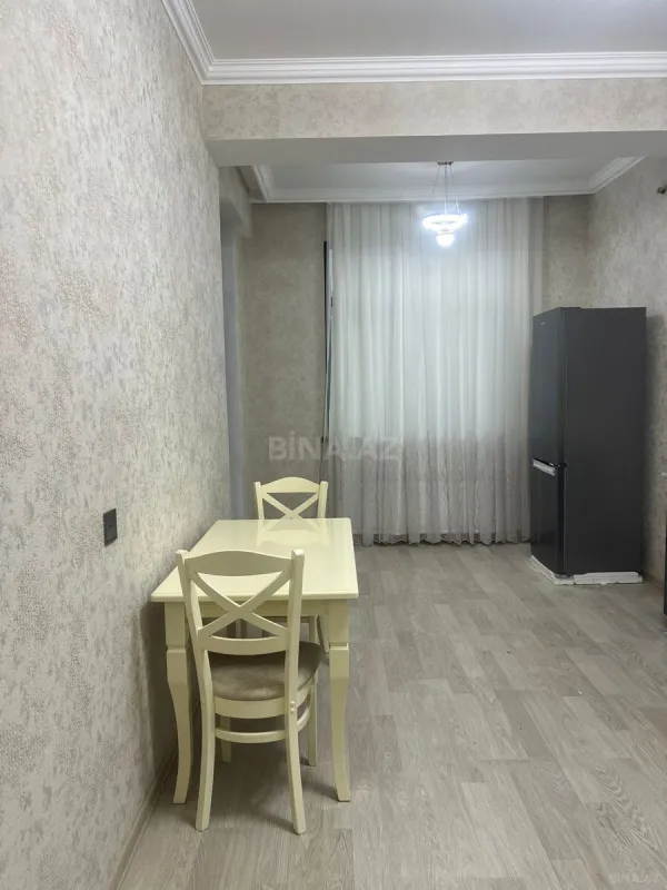 Kirayə verilir 2 otaqlı mənzil 105 m²