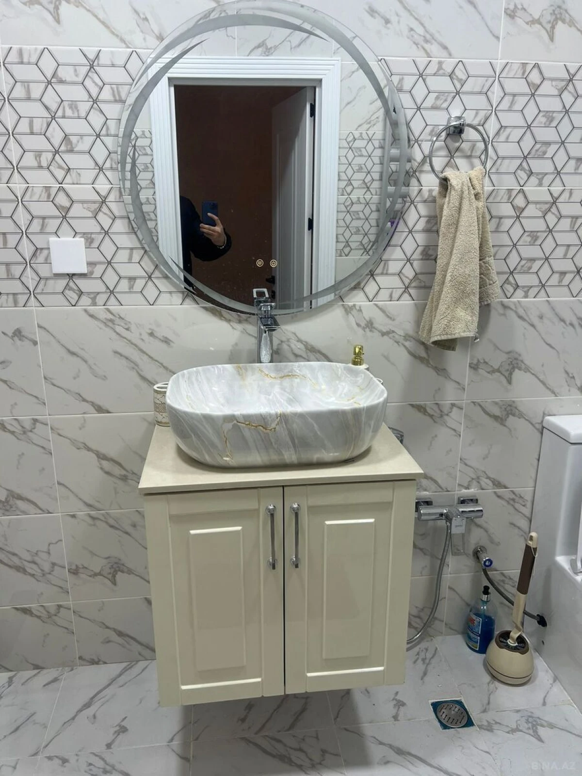 Kirayə verilir 2 otaqlı mənzil 105 m²