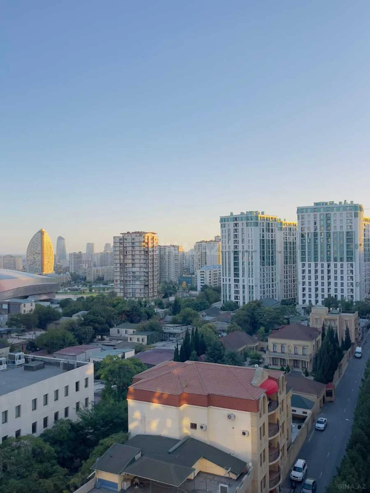 Satılır 4 otaqlı mənzil 130 m²