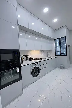 Satılır 4 otaqlı mənzil 130 m²