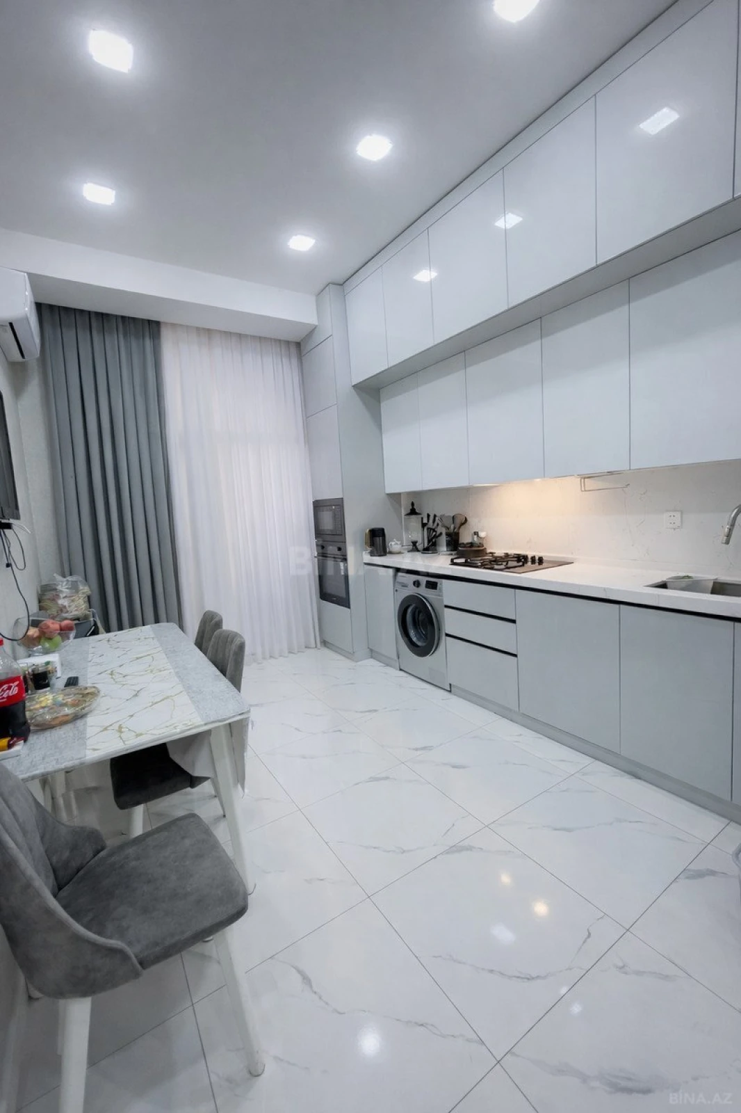 Satılır 4 otaqlı mənzil 130 m²