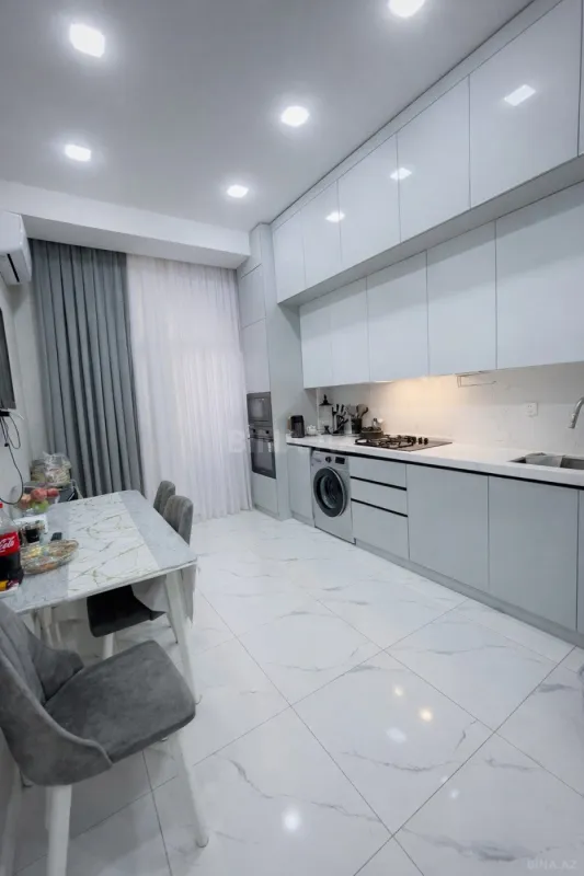 Satılır 4 otaqlı mənzil 130 m²