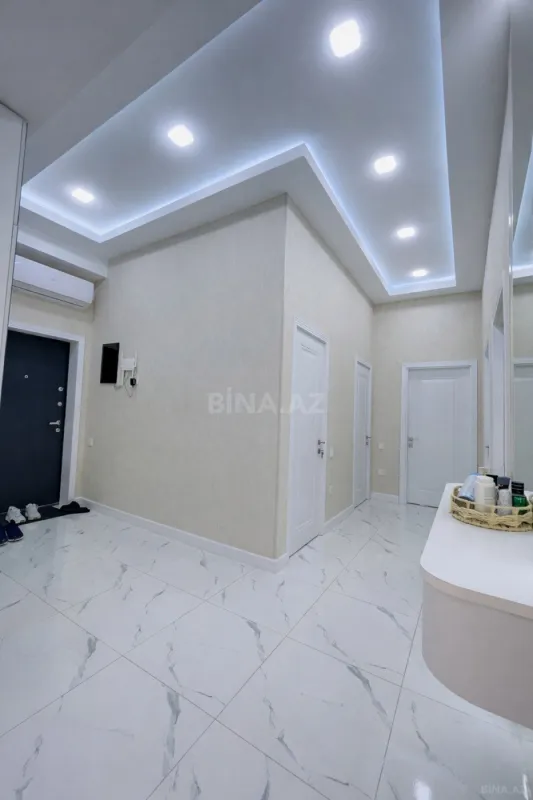 Satılır 4 otaqlı mənzil 130 m²