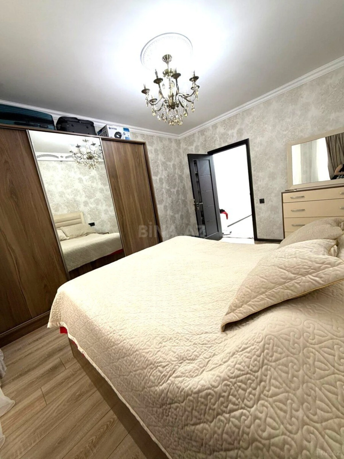 Satılır 2 otaqlı mənzil 67 m²