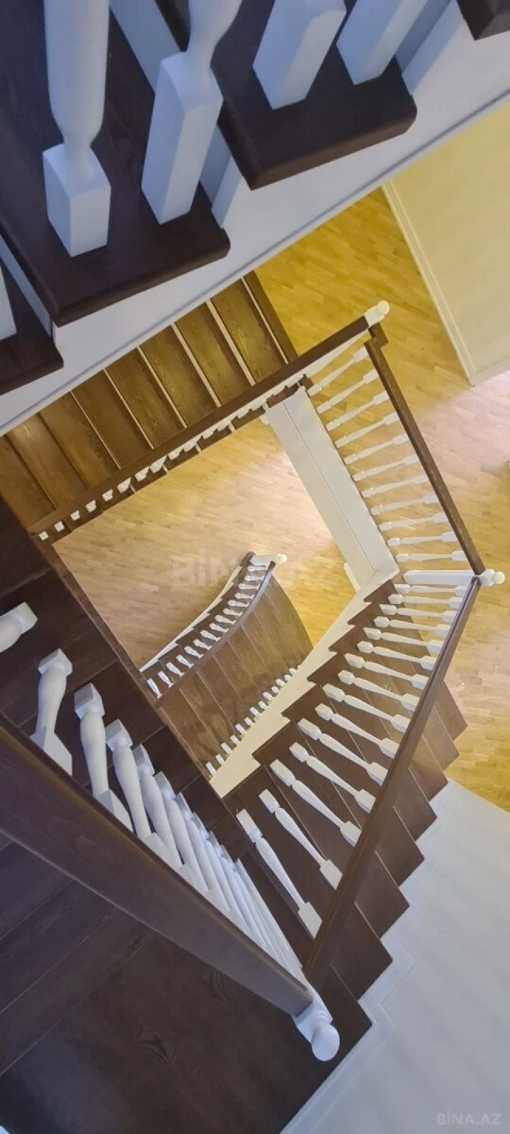 Satılır 5 otaqlı həyət evi 416 m²