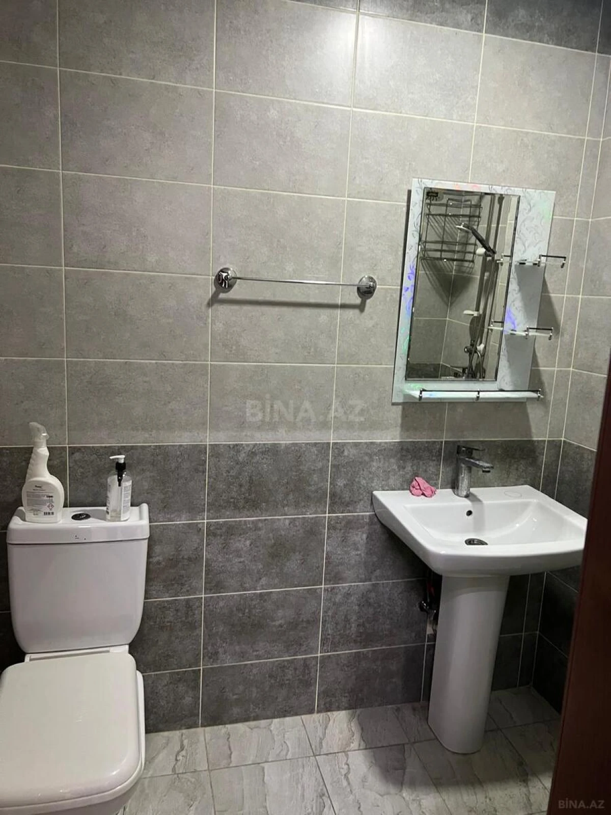 Kirayə verilir 4 otaqlı mənzil 130 m²