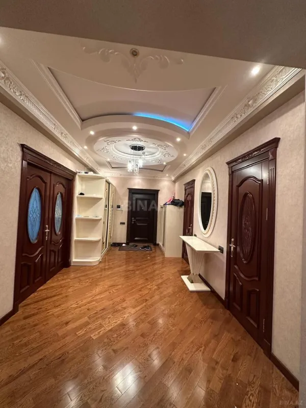 Satılır 3 otaqlı mənzil 146 m²