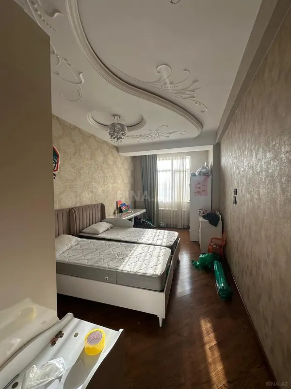 Satılır 3 otaqlı mənzil 146 m²