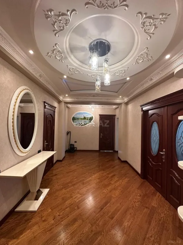 Satılır 3 otaqlı mənzil 146 m²