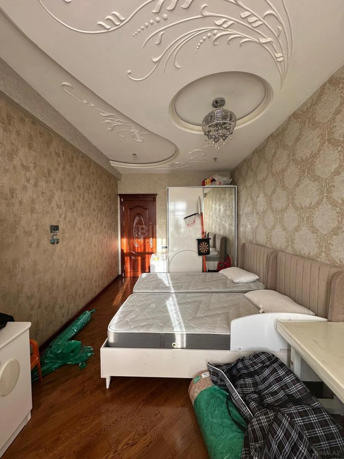 Satılır 3 otaqlı mənzil 146 m²