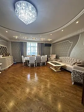 Satılır 3 otaqlı mənzil 146 m²