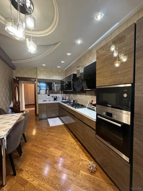 Satılır 3 otaqlı mənzil 146 m²
