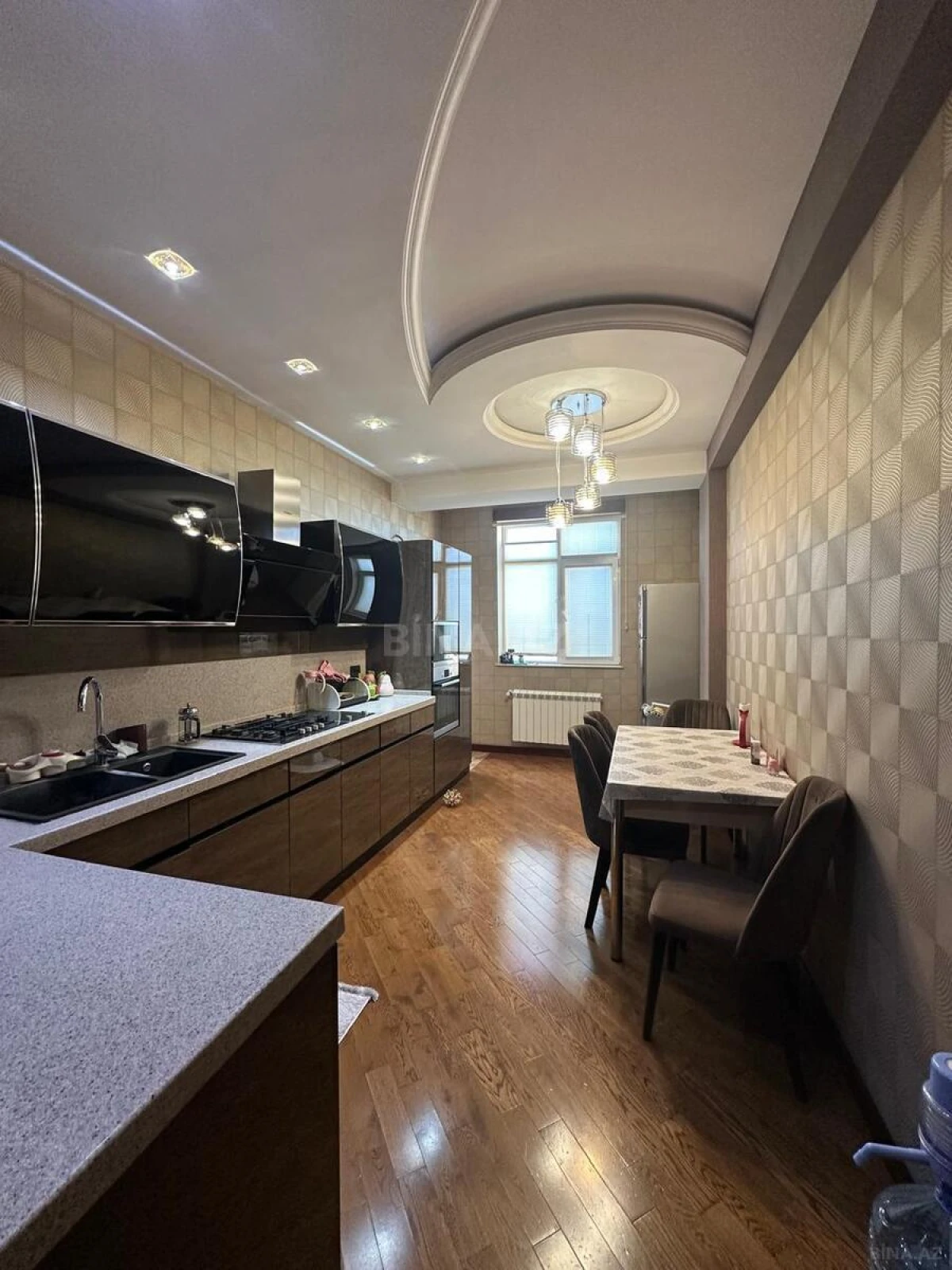Satılır 3 otaqlı mənzil 146 m²