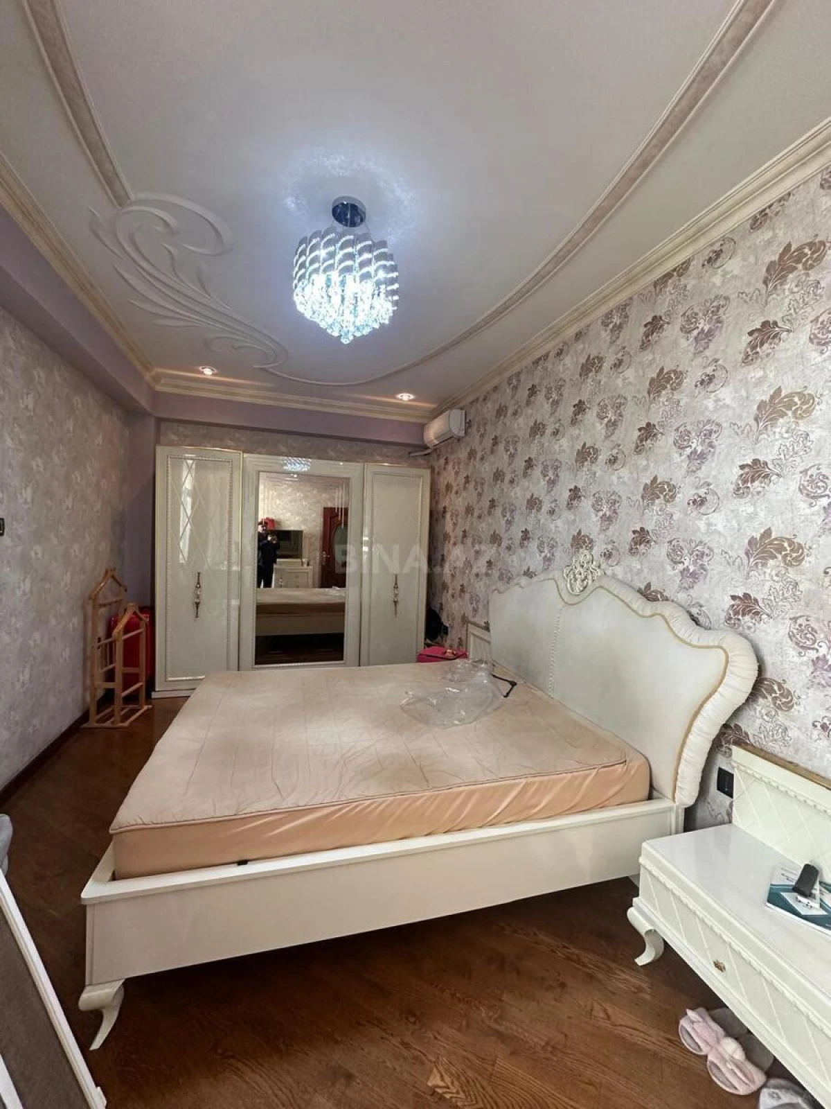 Satılır 3 otaqlı mənzil 146 m²
