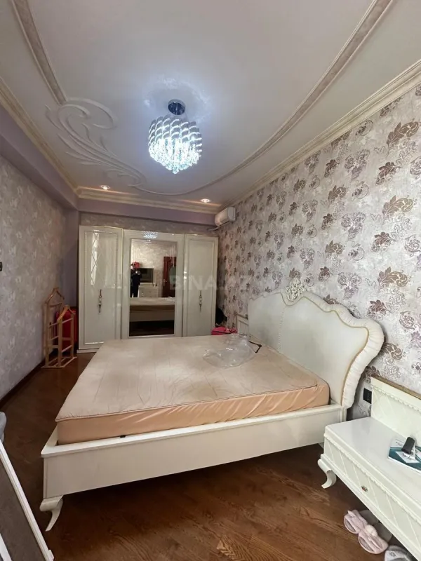 Satılır 3 otaqlı mənzil 146 m²