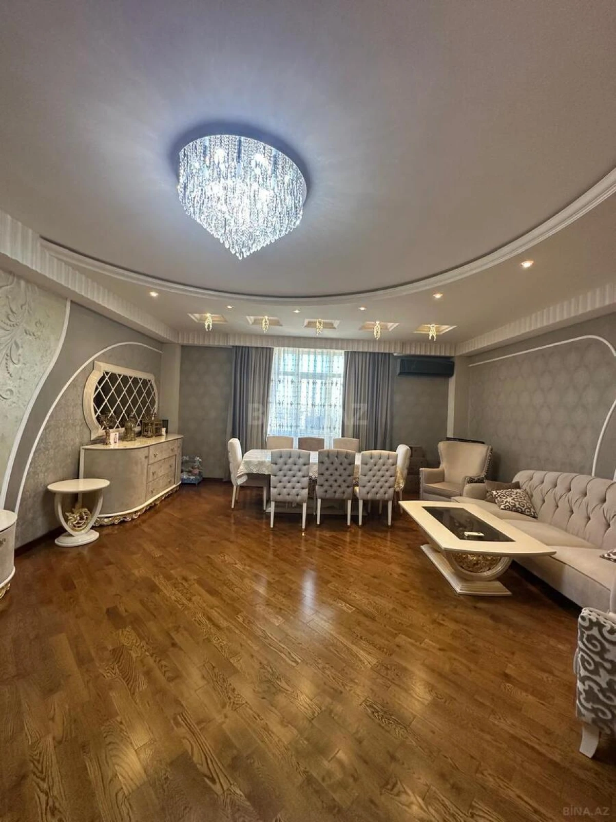 Satılır 3 otaqlı mənzil 146 m²