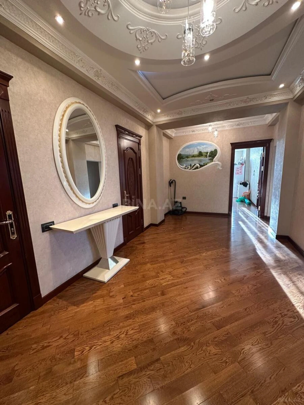 Satılır 3 otaqlı mənzil 146 m²