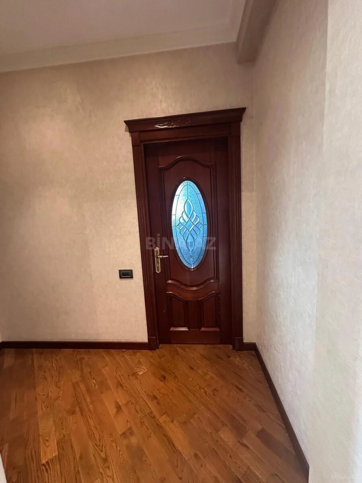 Satılır 3 otaqlı mənzil 146 m²