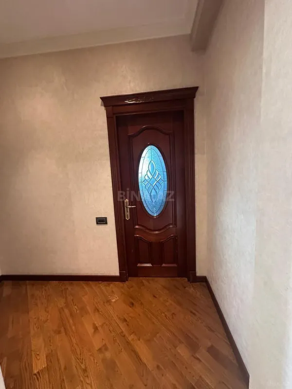 Satılır 3 otaqlı mənzil 146 m²