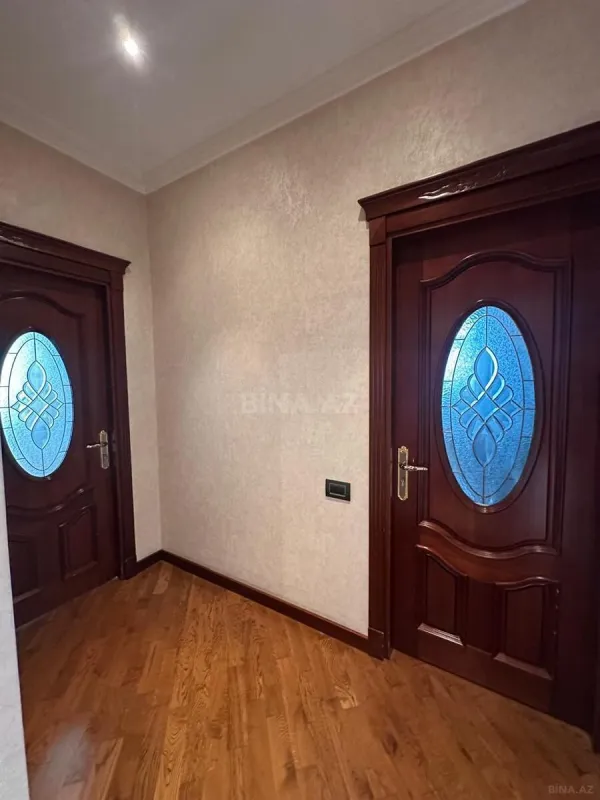 Satılır 3 otaqlı mənzil 146 m²