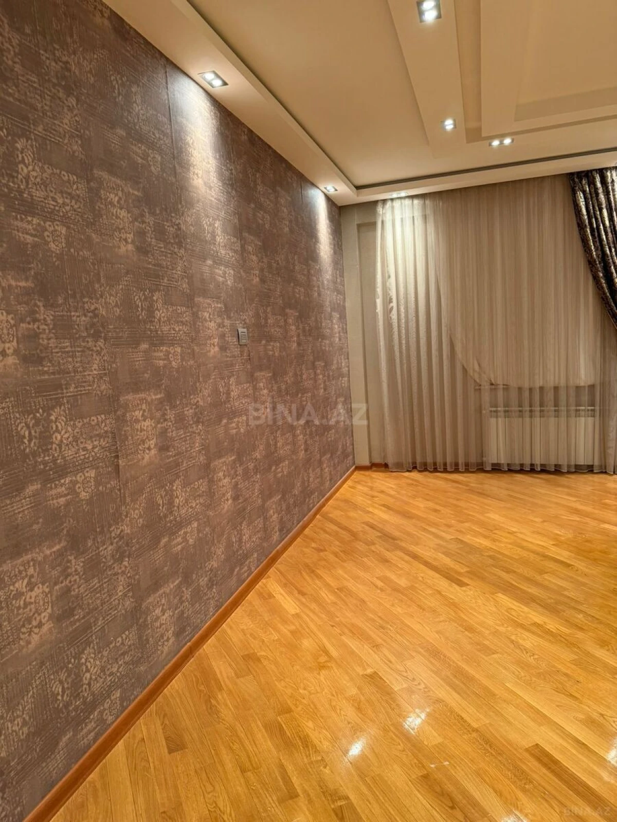 Satılır 3 otaqlı mənzil 160 m²