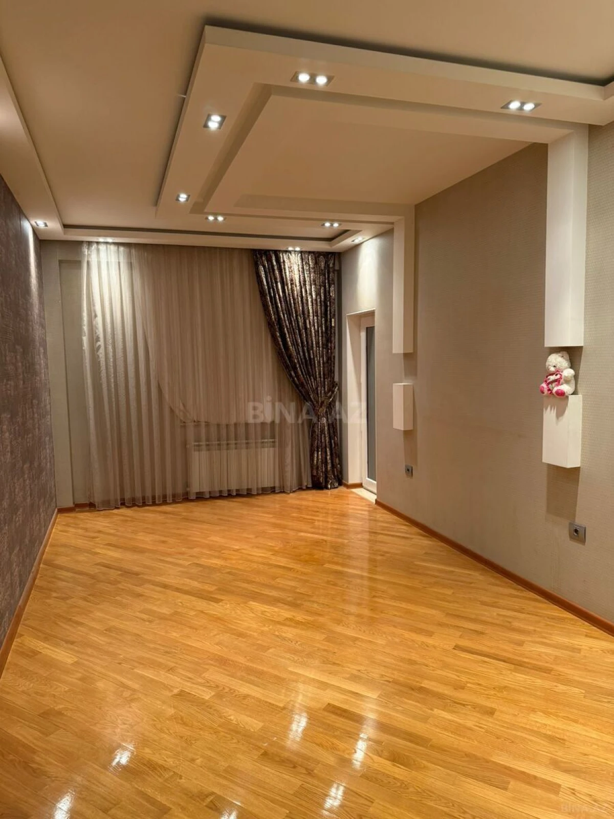 Satılır 3 otaqlı mənzil 160 m²