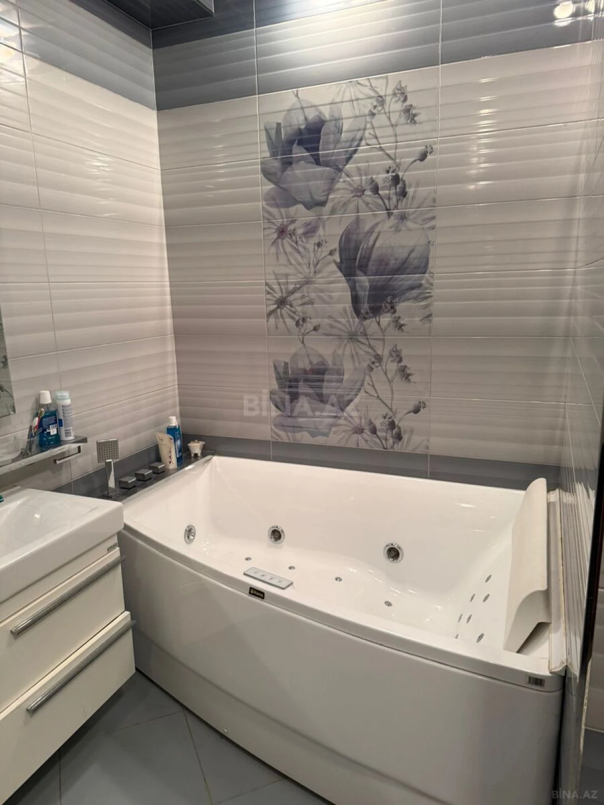 Satılır 3 otaqlı mənzil 160 m²