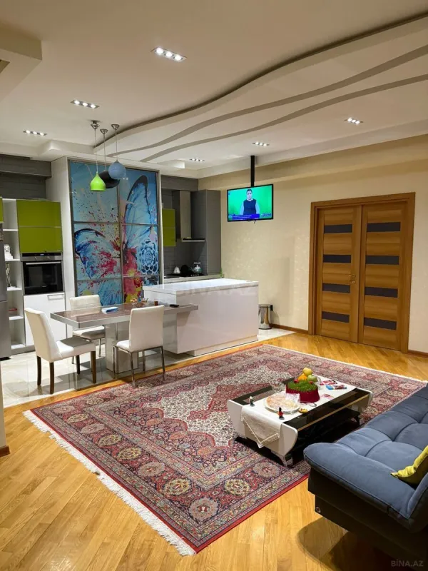 Satılır 3 otaqlı mənzil 160 m²