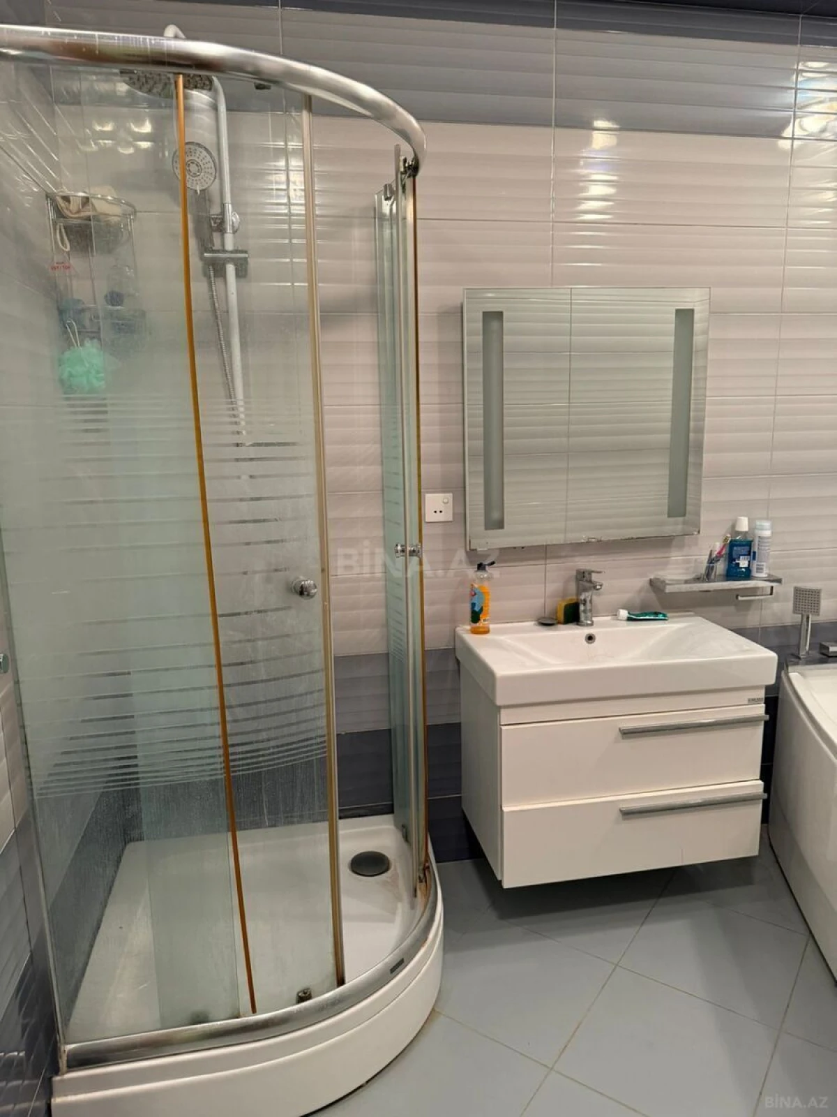 Satılır 3 otaqlı mənzil 160 m²