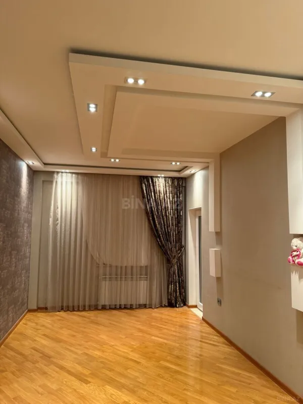 Satılır 3 otaqlı mənzil 160 m²