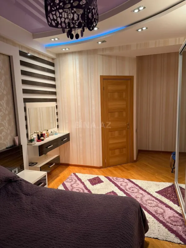 Satılır 3 otaqlı mənzil 160 m²