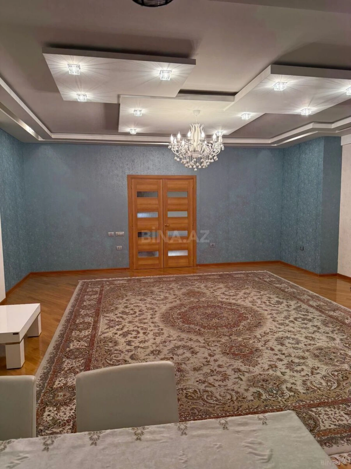 Satılır 3 otaqlı mənzil 160 m²
