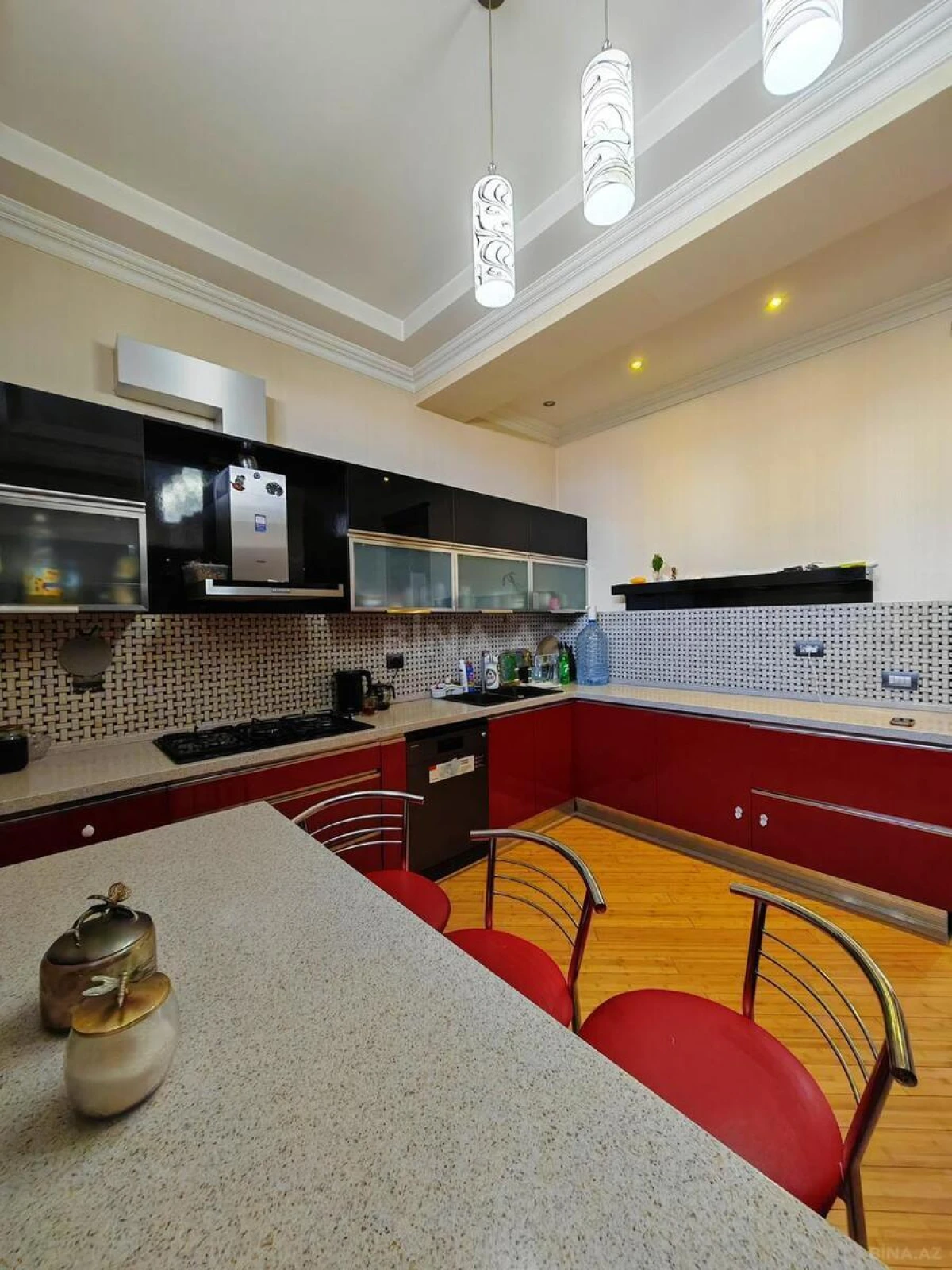 Kirayə verilir 2 otaqlı mənzil 155 m²