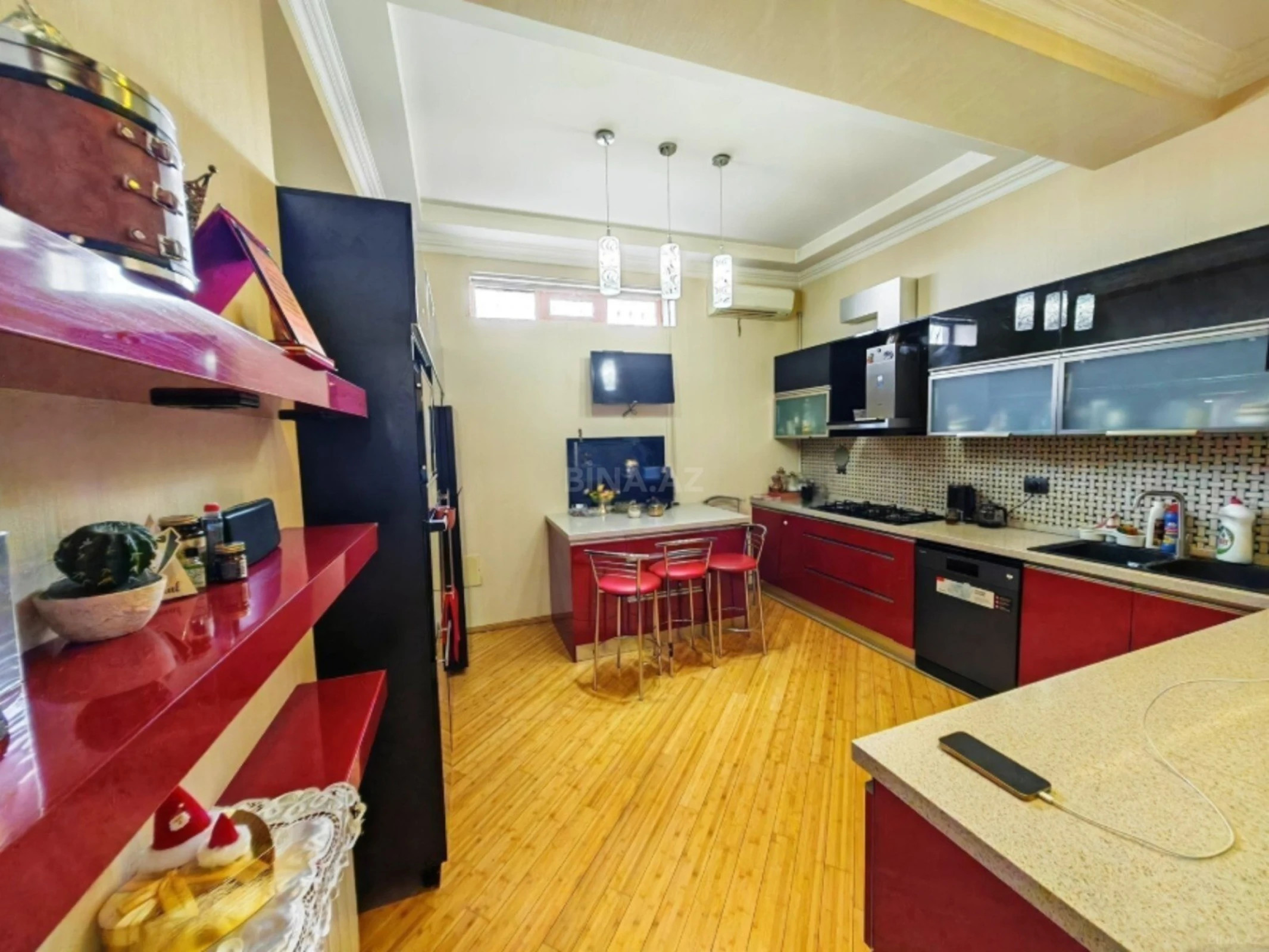 Kirayə verilir 2 otaqlı mənzil 155 m²