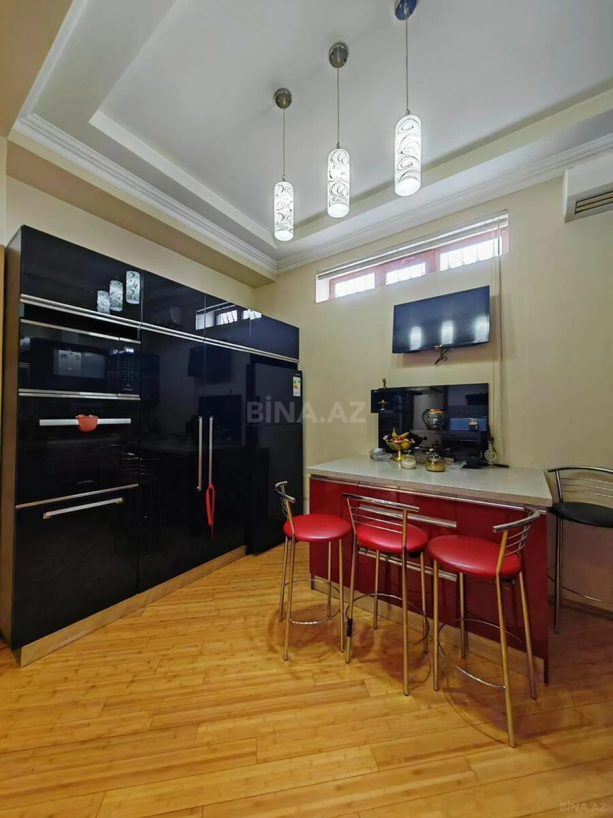 Kirayə verilir 2 otaqlı mənzil 155 m²